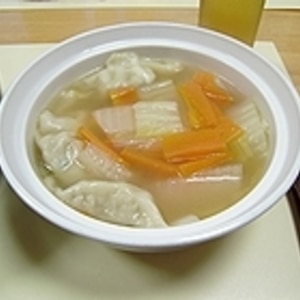 餃子と白菜スープ